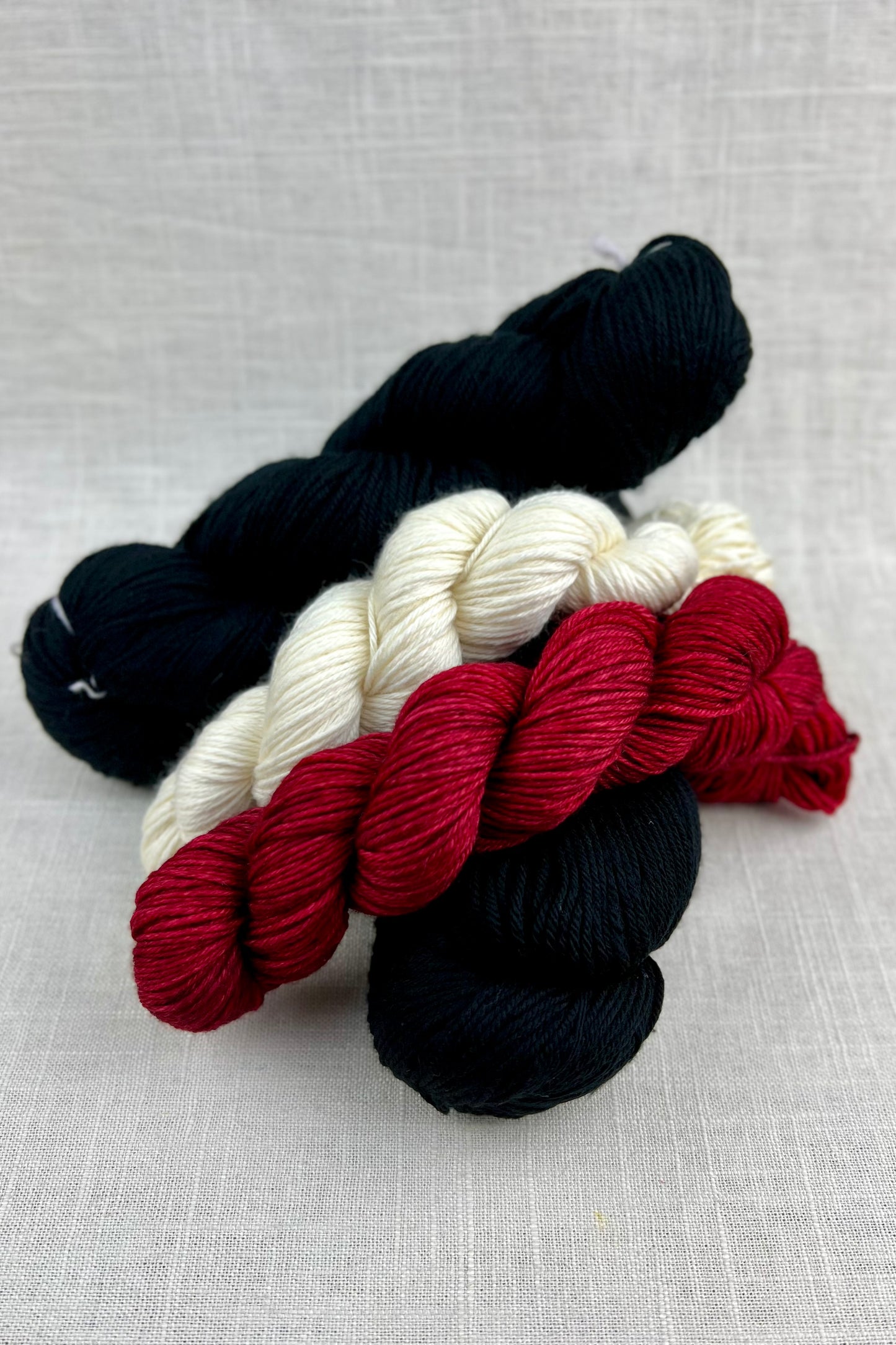 Malabrigo Arroyo - Black Cherry Tea Kit (black MC)