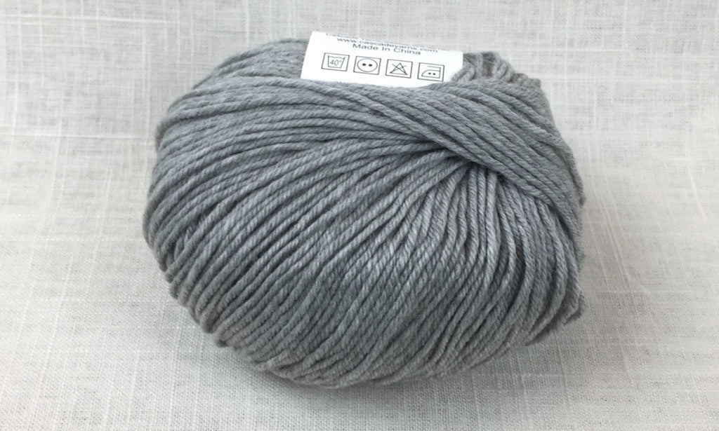 cascade 220 superwash light worsted DK 1946 silver grey