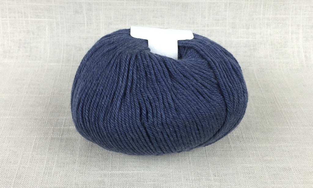 cascade 220 superwash light worsted DK 904 colonial blue heather