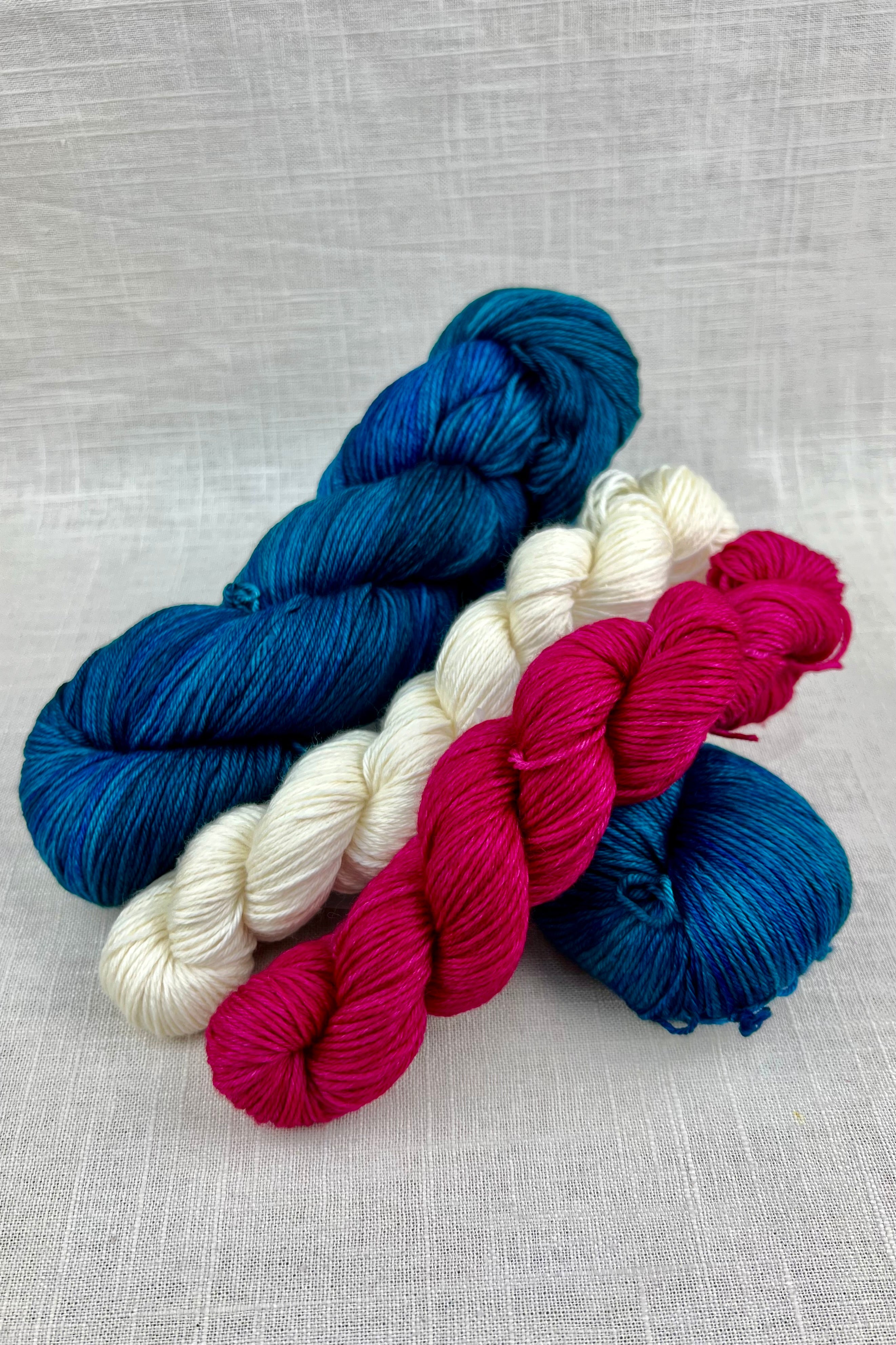 Malabrigo Arroyo Ocean Rosehip Tea Kit Unwind Yarn Studio malabrigo-arroyo-ocean-rosehip-tea-kit-unwind-yarn-studio