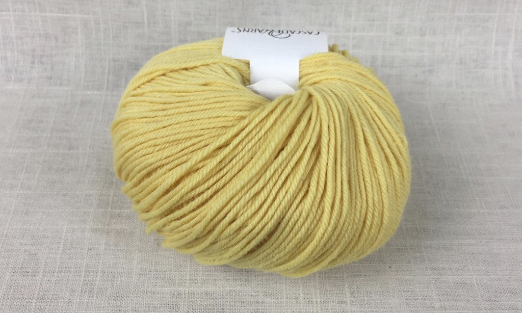 cascade 220 superwash light worsted DK 820 lemon yellow