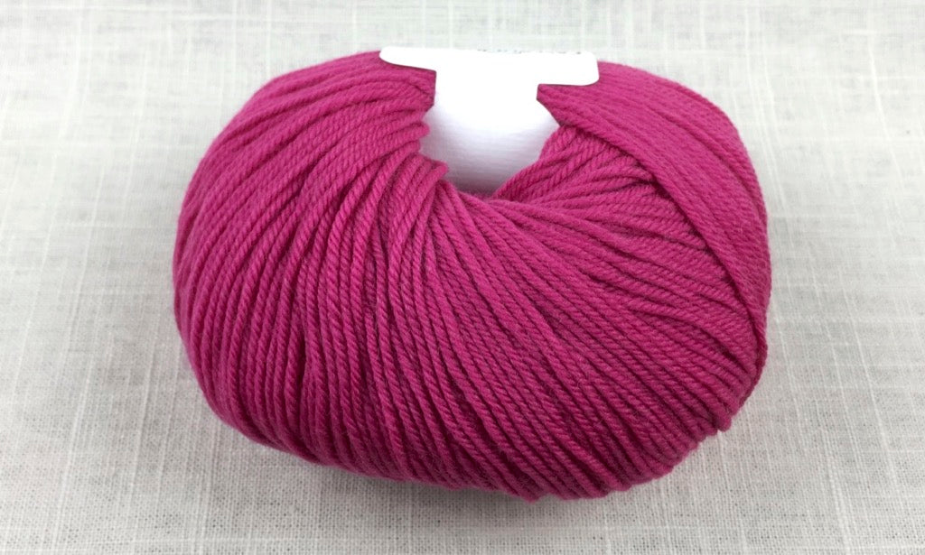 cascade 220 superwash light worsted DK 837 berry pink