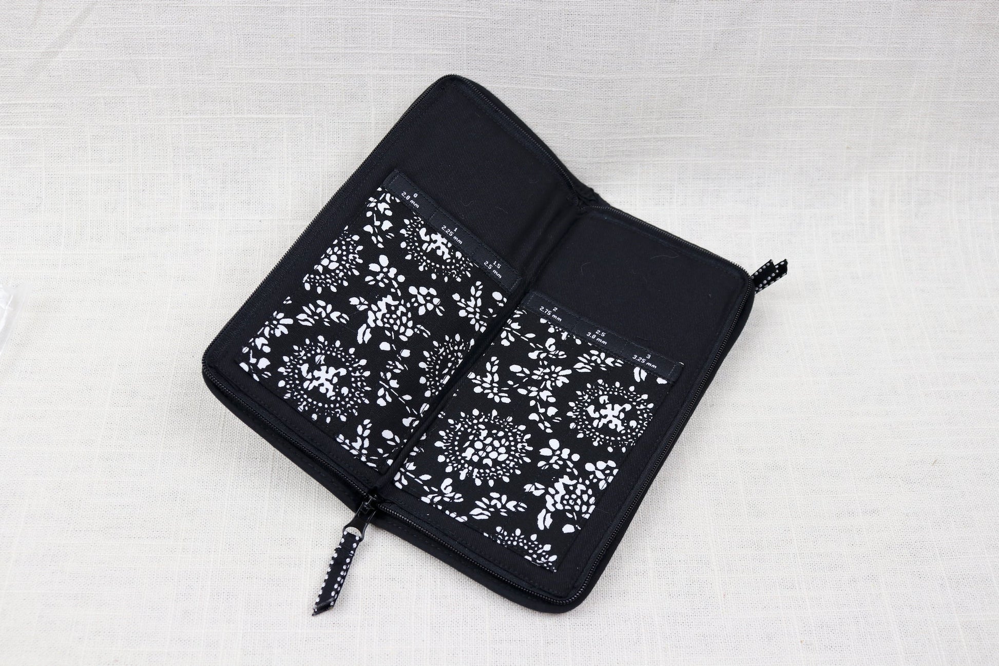 chiaogoo empty dpn crochet hook case open