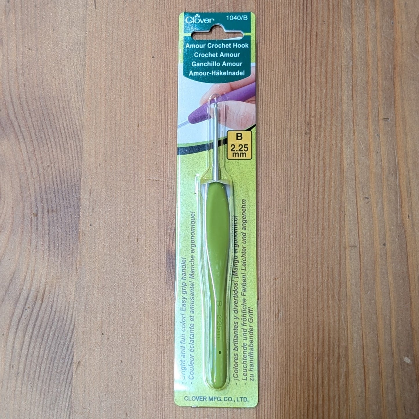 Clover Amour Crochet Hook 2.25mm