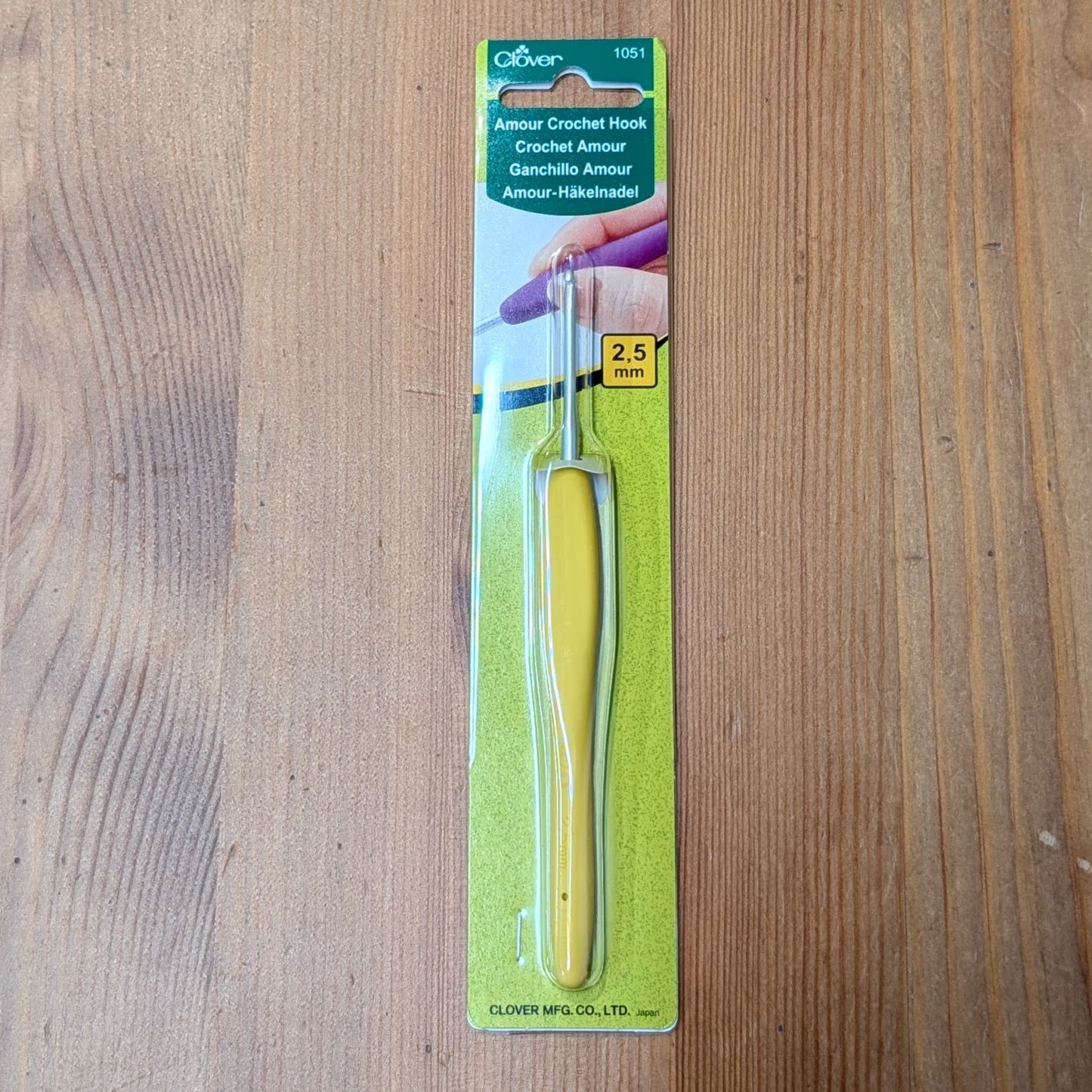 Clover Amour Crochet Hook 2.5mm